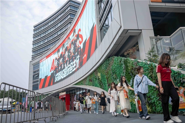 2024KPL夏季赛成都主场首战打响8203;西部智谷专业级电竞场馆见证蓉城狂掀电竞风暴(图5)