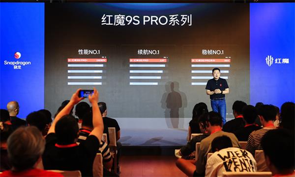 红魔电竞盛宴燃爆2024ChinaJoy：全系列装备震撼登场体验区人气爆棚(图4)