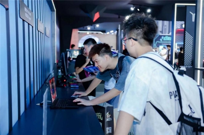 TCL华星携手联想参展2024ChinaJoy引领电竞新潮体验(图9)
