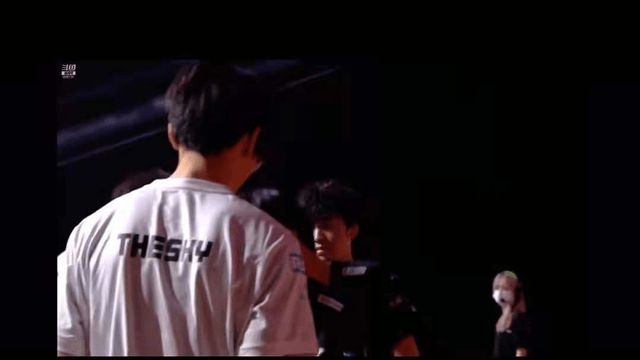 管泽元连麦余霜解说电竞春晚上热搜水友操碎心劝复合(图2)