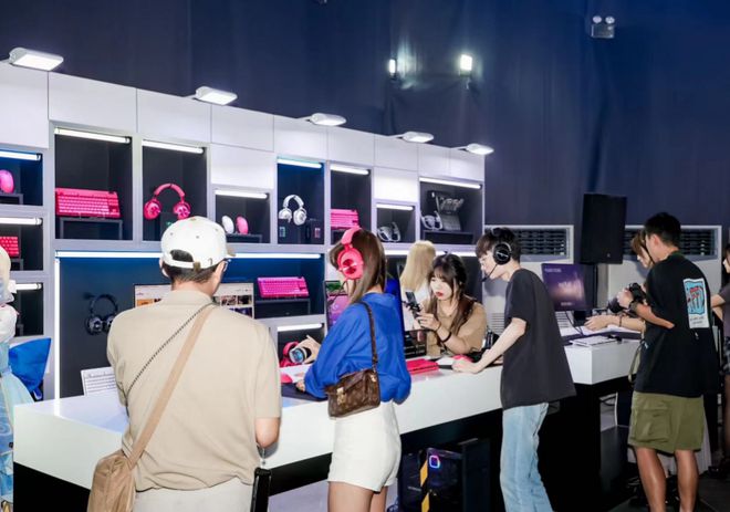 罗技G发布11款系列产品宣布同原神等行业巨头合作(图1)