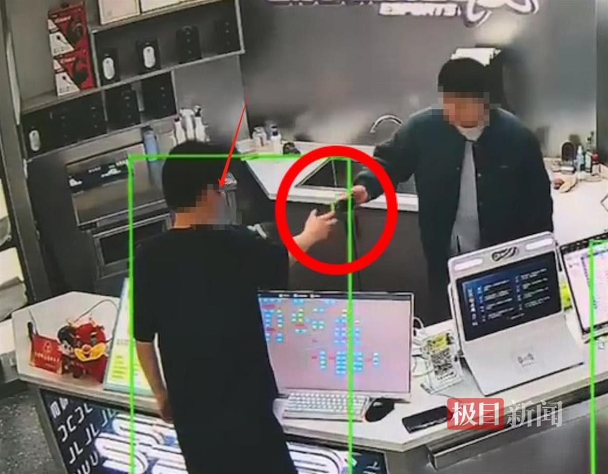 电竞馆的熟客调包偷鼠标武汉警方持续追踪破案追赃(图1)
