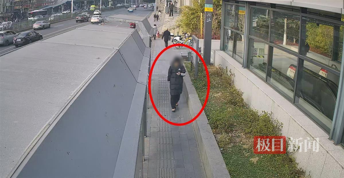 电竞馆的熟客调包偷鼠标武汉警方持续追踪破案追赃(图3)