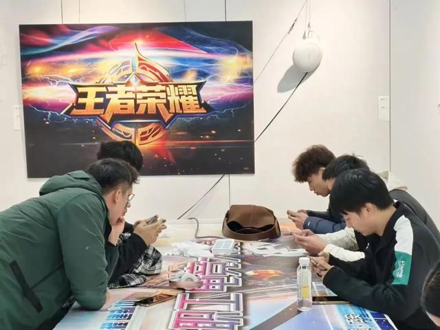 雁塔区高新路小学新教师闪耀2024西安市职工电竞大赛(图2)