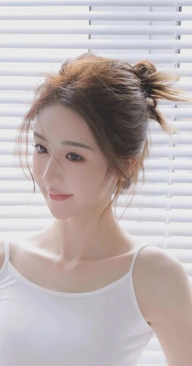 im电竞平台好大⋯用力⋯深一点公交故事(图1)