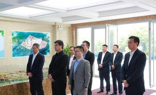 im电竞网站上海千亿集团暴雷！员工被逼“裸辞”老板被曝跑路有黑料曝光(图5)