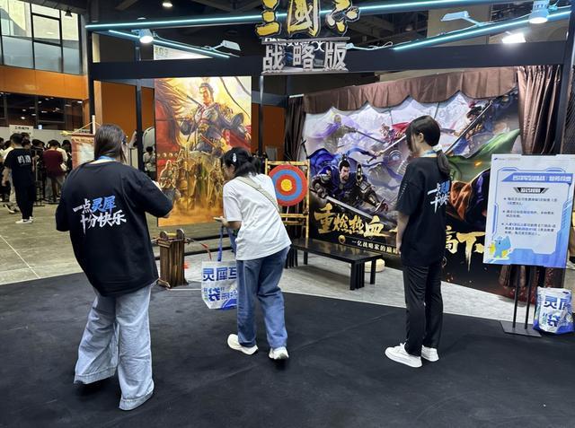 2025中国国际漫画节动漫游戏展开幕灵犀互娱等广东游戏厂商集中亮相(图4)