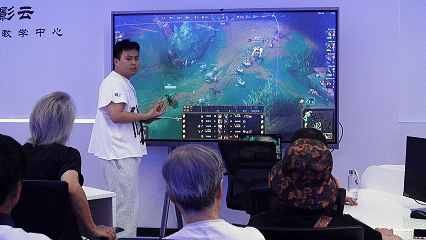 “00后电竞导师”上线！他们的学生平均年龄就有65岁(图1)