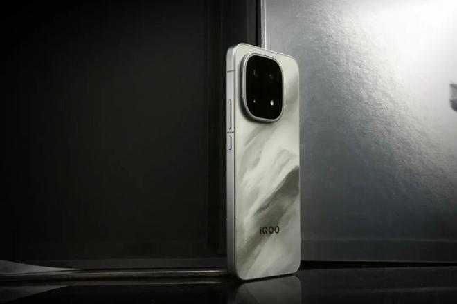 让电竞的未来持续“双超”｜聊聊iQOO15关于“性能旗舰的自我修养”(图16)