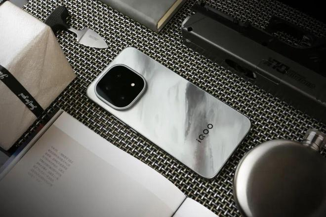 让电竞的未来持续“双超”｜聊聊iQOO15关于“性能旗舰的自我修养”(图11)