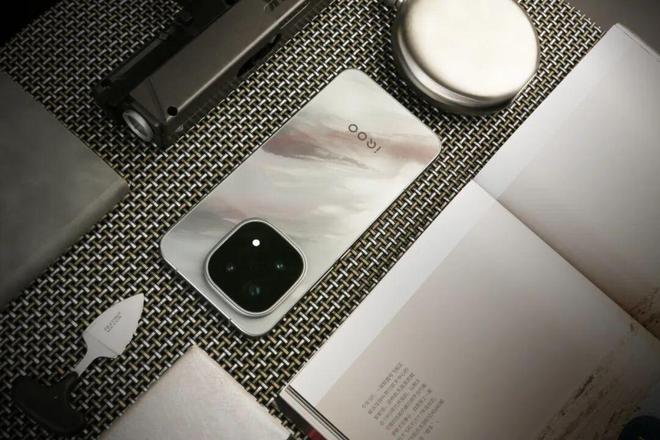 让电竞的未来持续“双超”｜聊聊iQOO15关于“性能旗舰的自我修养”(图14)