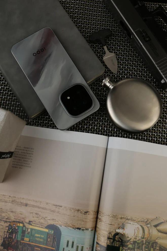 让电竞的未来持续“双超”｜聊聊iQOO15关于“性能旗舰的自我修养”(图17)