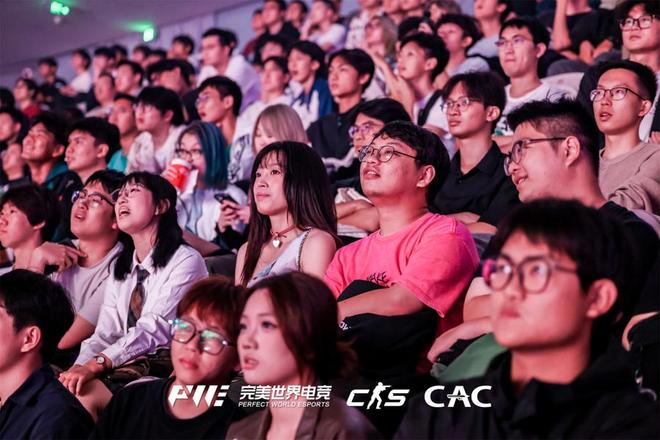 CS顶级赛事点燃“电竞之都”上海(图3)