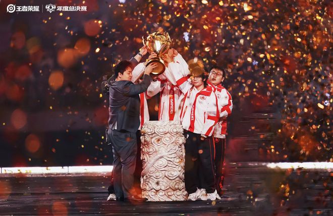 超六万人“鸟巢”见证im电竞平台传奇六连冠成都AG超玩会成功蝉联总冠军(图5)