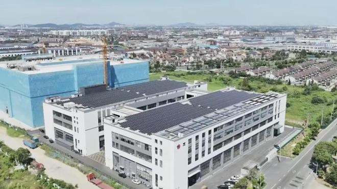 曾经的菜鸟玩家做出了年销50万张的电竞桌(图2)