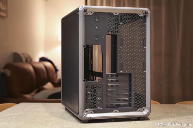 im电竞网站不仅颜值出众更兼顾散热的电竞海景房机箱乔思伯X400来了(图13)
