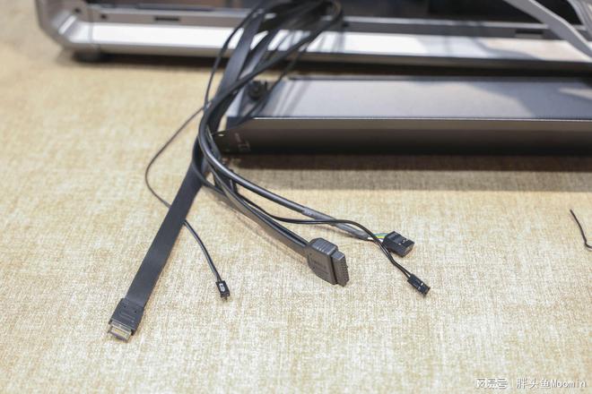 im电竞网站不仅颜值出众更兼顾散热的电竞海景房机箱乔思伯X400来了(图20)