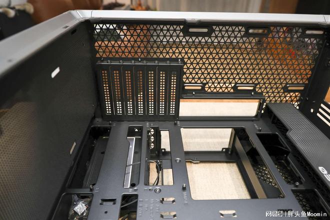 im电竞网站不仅颜值出众更兼顾散热的电竞海景房机箱乔思伯X400来了(图22)