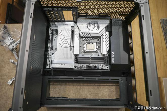 im电竞网站不仅颜值出众更兼顾散热的电竞海景房机箱乔思伯X400来了(图23)