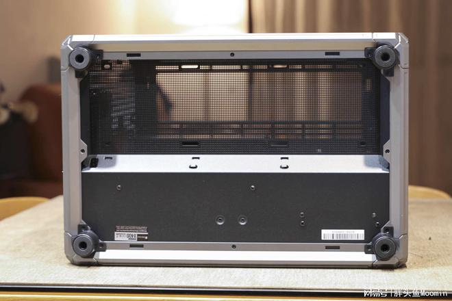 im电竞网站不仅颜值出众更兼顾散热的电竞海景房机箱乔思伯X400来了(图15)