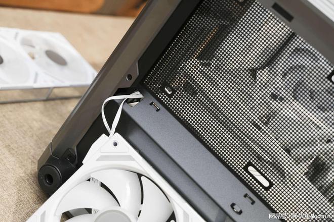 im电竞网站不仅颜值出众更兼顾散热的电竞海景房机箱乔思伯X400来了(图32)