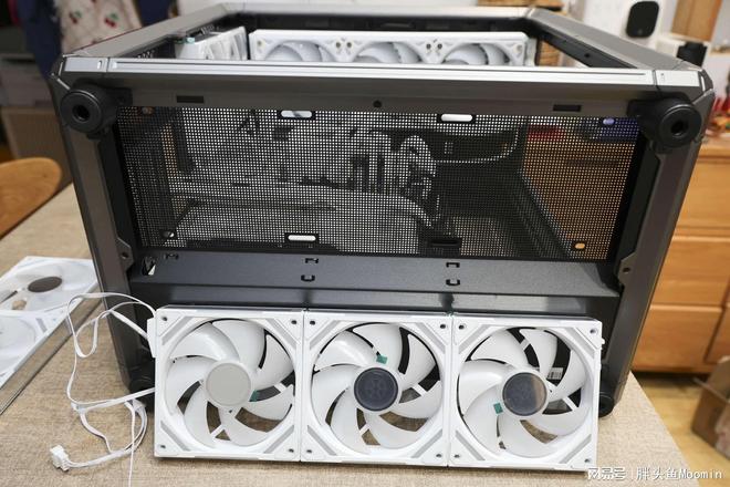 im电竞网站不仅颜值出众更兼顾散热的电竞海景房机箱乔思伯X400来了(图31)
