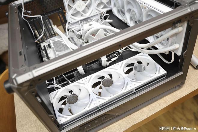 im电竞网站不仅颜值出众更兼顾散热的电竞海景房机箱乔思伯X400来了(图35)