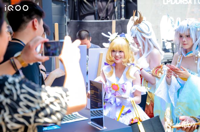 看完iQOO杯总决赛终于知道上海静安为啥是“宇宙电竞中心”了(图2)